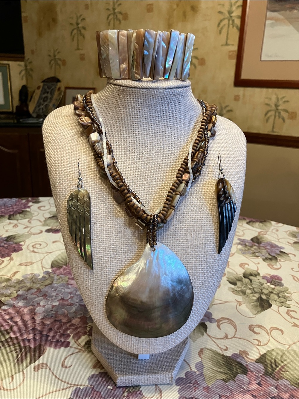 Abalone and Shell PARURE. EARRNGS, Necklace and Bracelet.